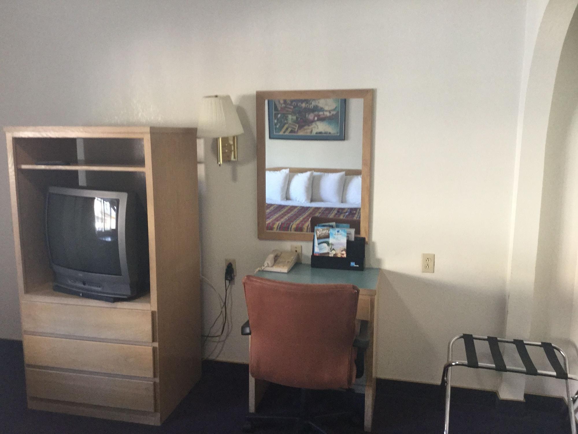 Rodeway Inn Бомонт Екстериор снимка