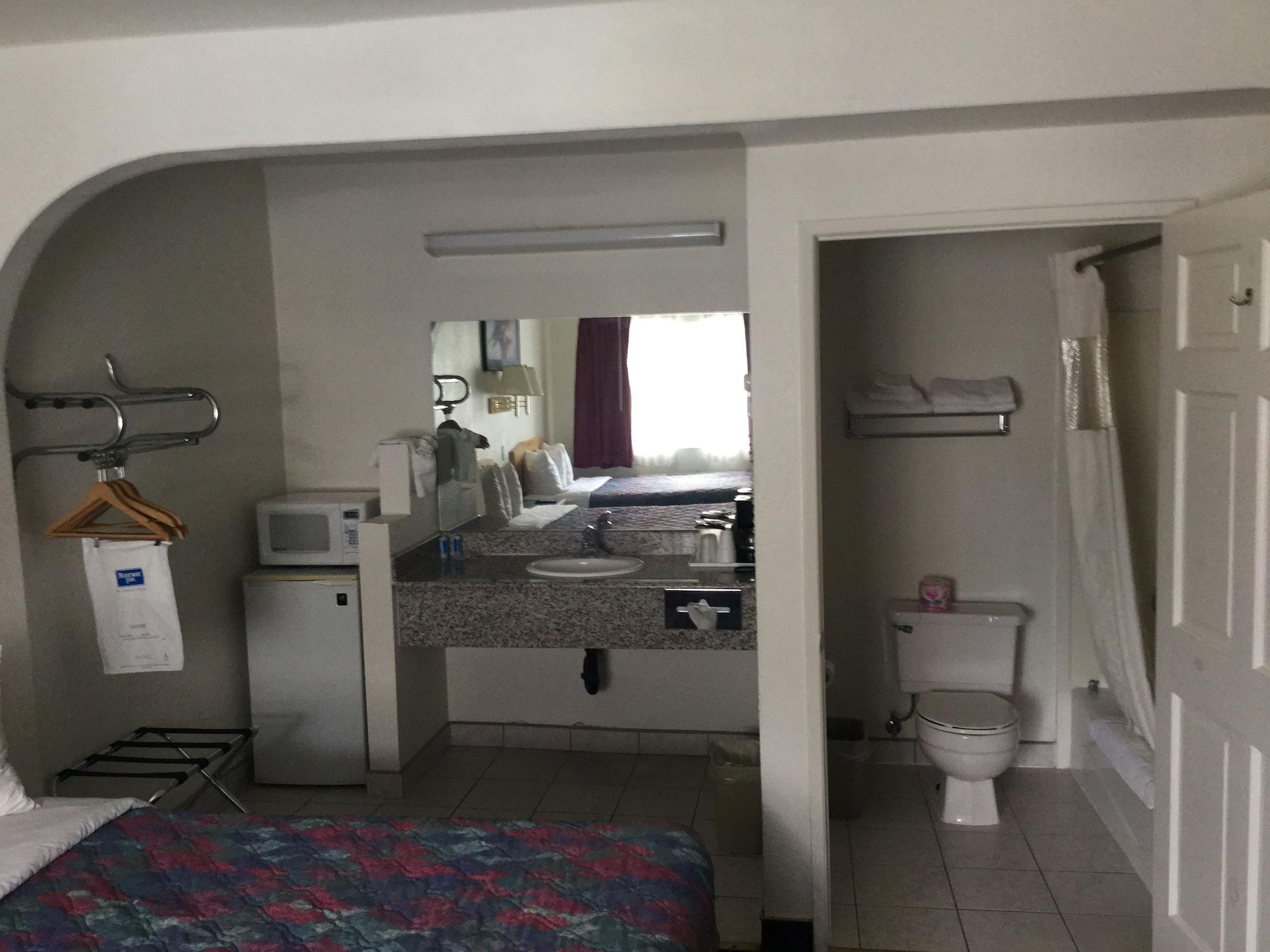 Rodeway Inn Бомонт Екстериор снимка